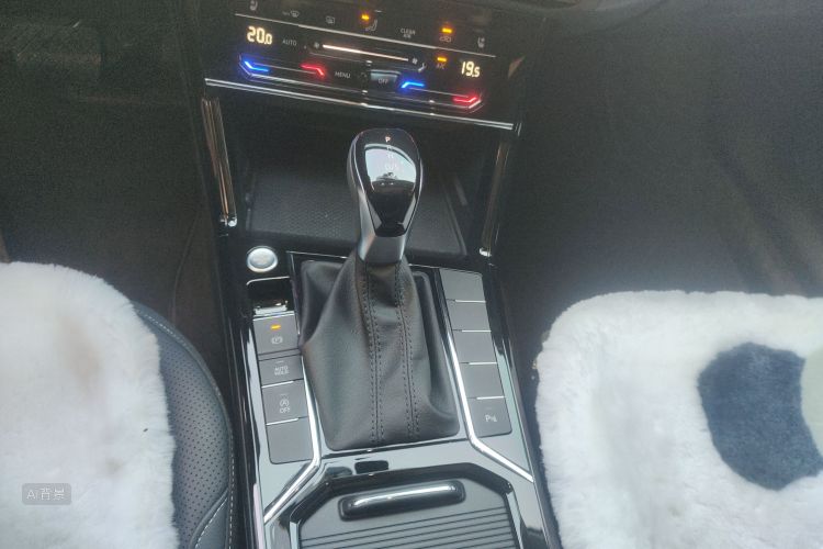 Volkswagen Passat 2025 immagine di auto #16