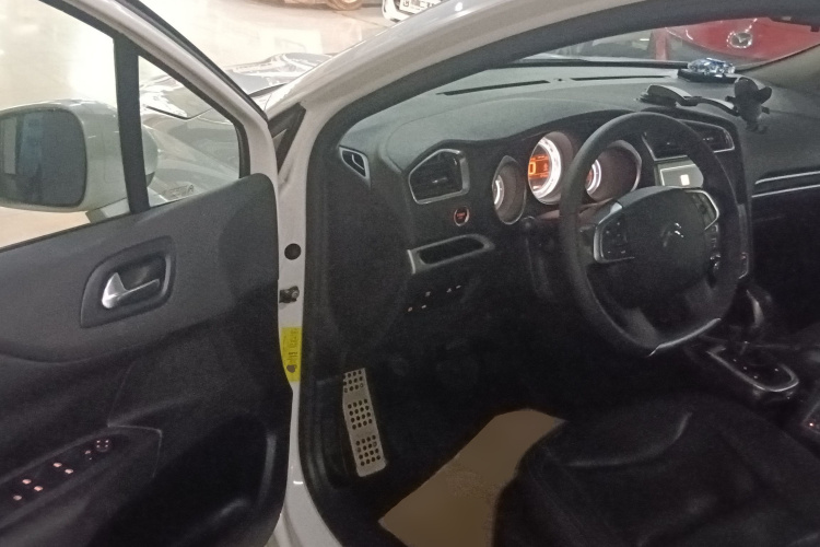 Citroen C4L 2015 car image #16