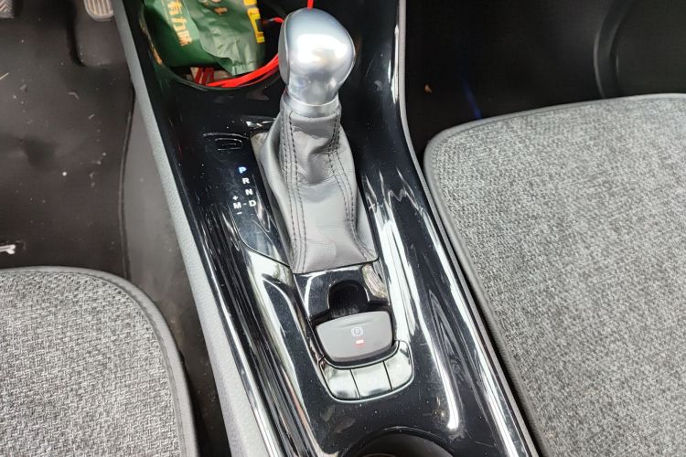 Toyota C-HR 2019 #16 Toyota C-HR 2019 car image #16