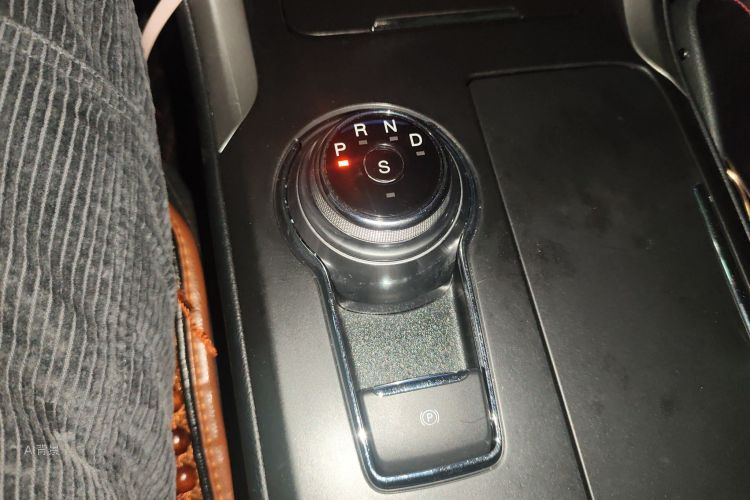 Ford Mondeo 2018 car image #16