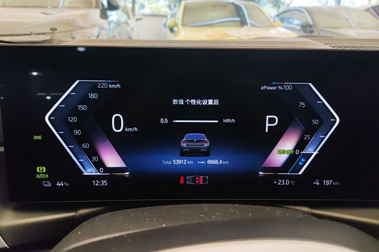 BMW i4 2022 car image #16