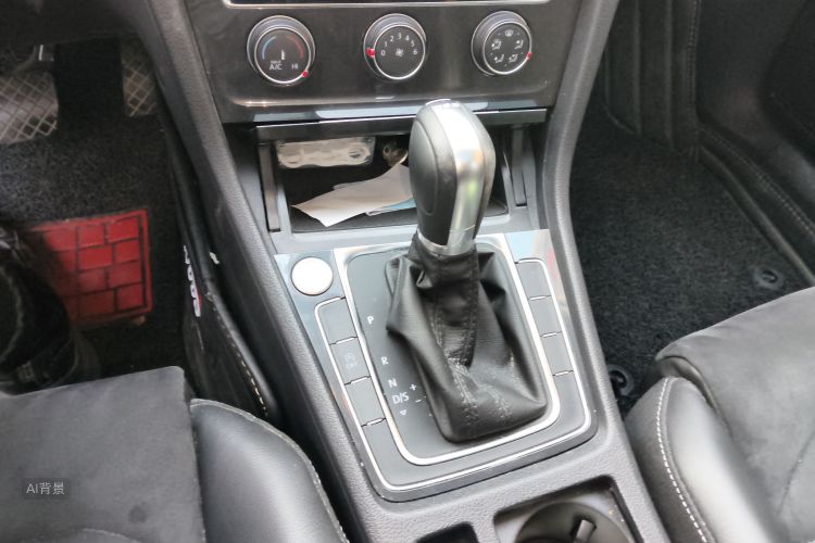 Volkswagen Golf 2019 car image #16