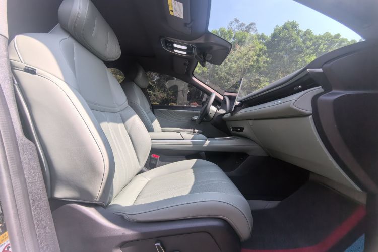 Deepal S07 2024 car image #16