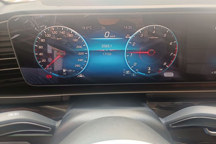 Mercedes-Benz GLE Class 2023 immagine di auto #16