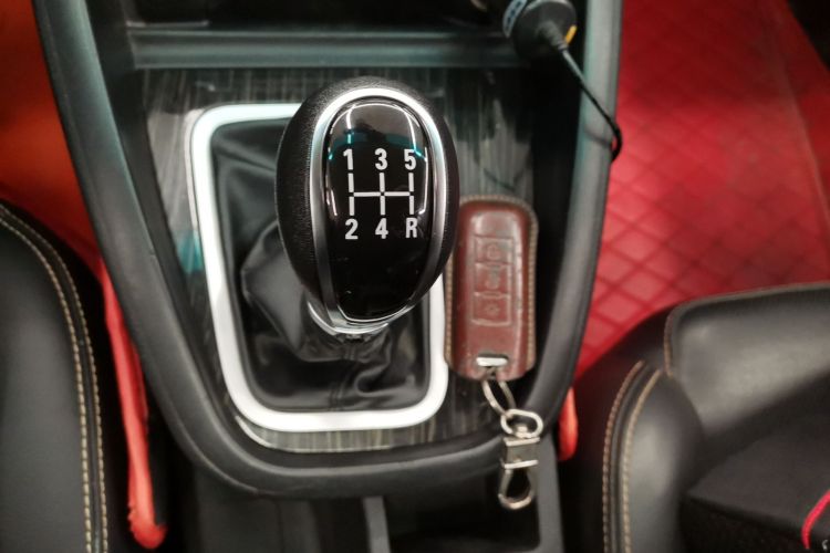 SWM斯威汽车 SWM斯威X7 2017 汽车图片 #16