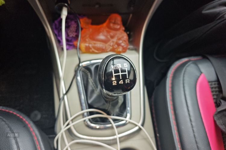 Forthing S500 2015 car image #16