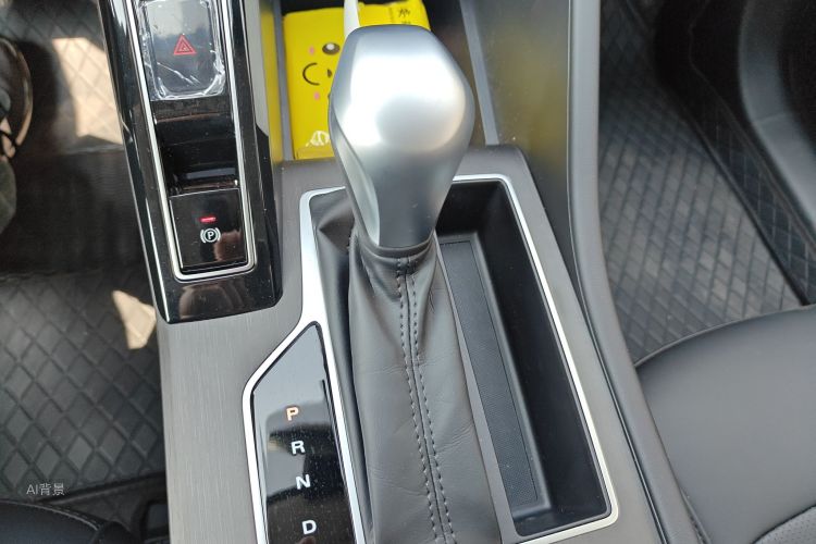 Roewe i5 2025 immagine di auto #16