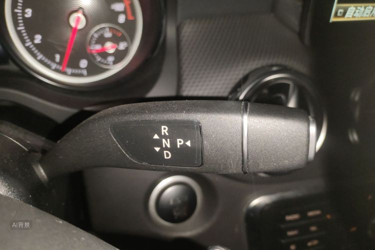 Mercedes-Benz GLA Class 2017 immagine di auto #16