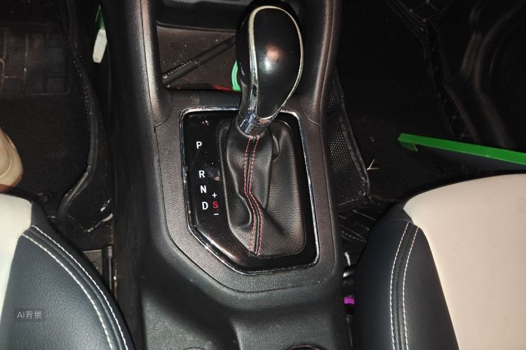 Changan CS35 2018 صورة سيارة #16