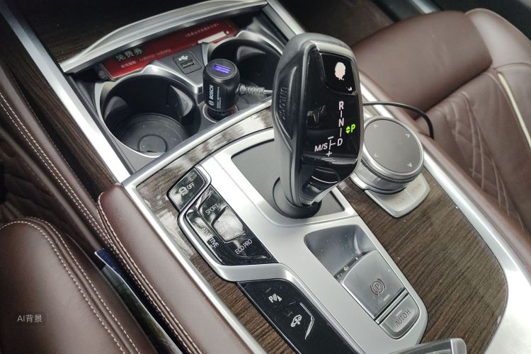 BMW 7 Series 2019 car image #16