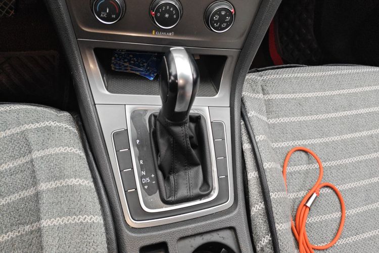 Volkswagen Golf 2016 car image #16