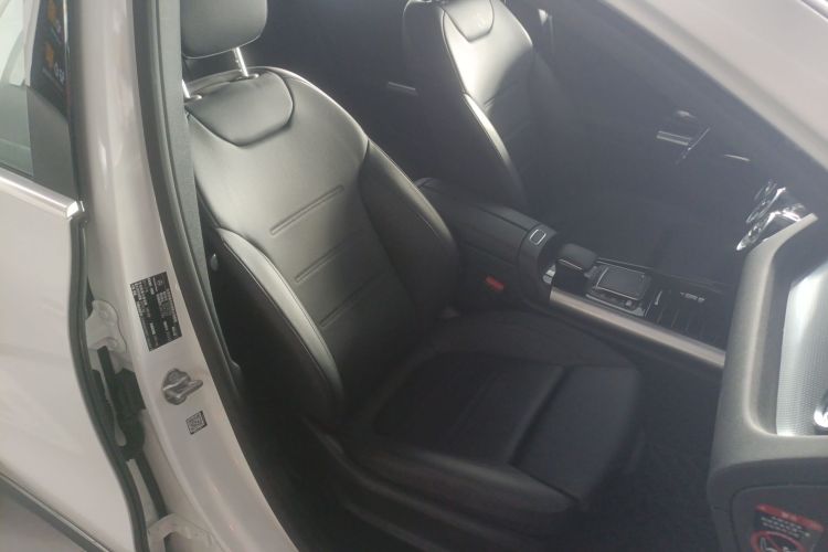 Mercedes-Benz GLA Class 2023 immagine di auto #16