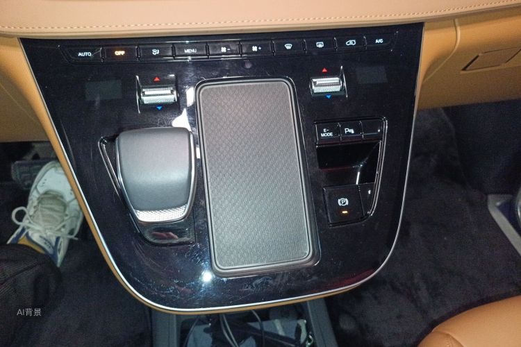 HongQi HQ9 PHEV 2024 #16 HongQi HQ9 PHEV 2024 car image #16