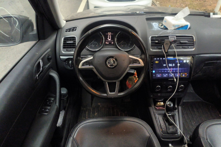 Skoda Yeti 2016 car image #16