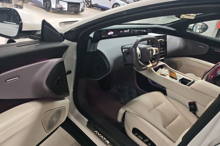 Avatr 12 2024 car image #16