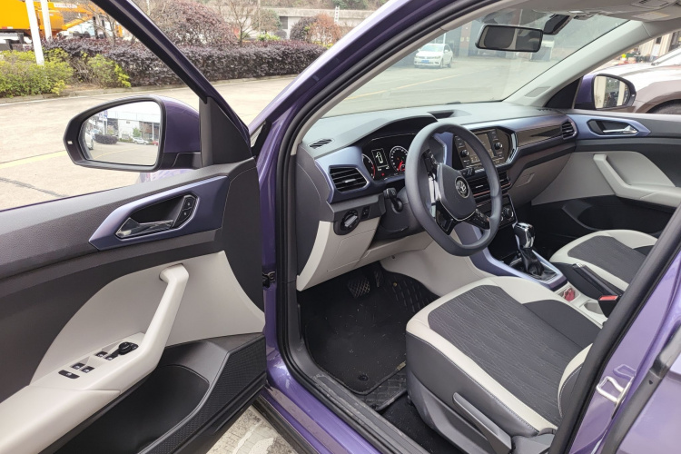 Volkswagen T-Cross 2020 car image #16