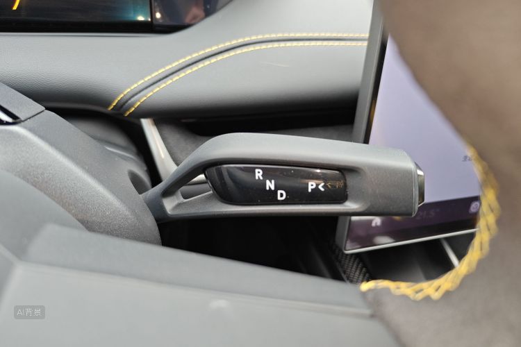 MI SU7 Ultra 2025 car image #16