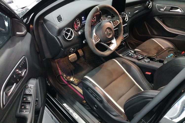 Mercedes-Benz GLA AMG 2018 car image #16