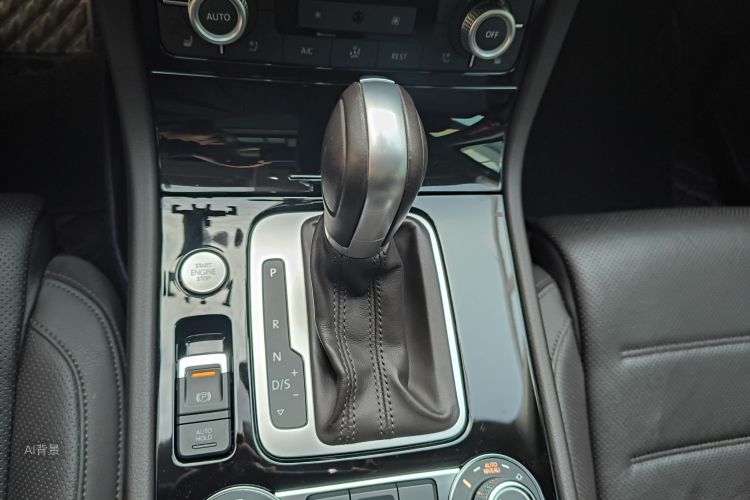 Volkswagen Touareg 2018 car image #16