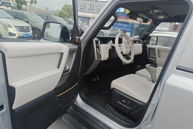 2025 car image #16