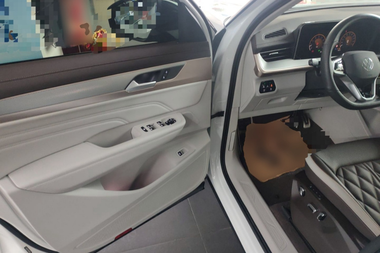 Volkswagen Tavendor 2023 car image #16