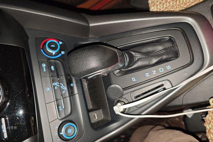 Ford Focus 2018 car image #16