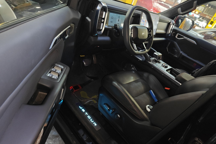 Jetour Traveller 2023 car image #16