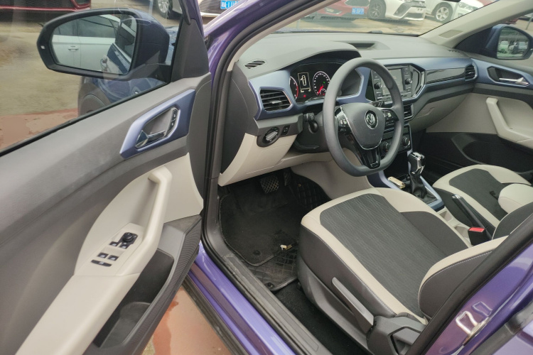 Volkswagen T-Cross 2020 #16 Volkswagen T-Cross 2020 car image #16