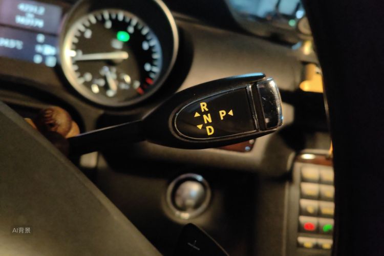 Mercedes-Benz R Class 2012 immagine di auto #16