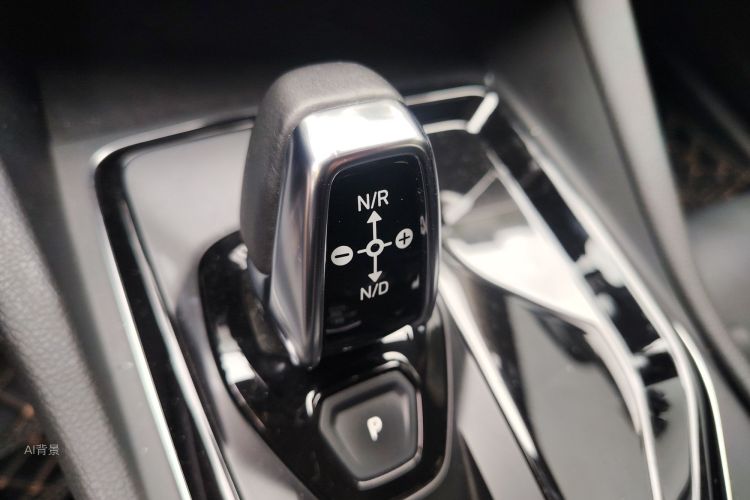 Lynk & Co 02 2018 #16 Lynk & Co 02 2018 car image #16