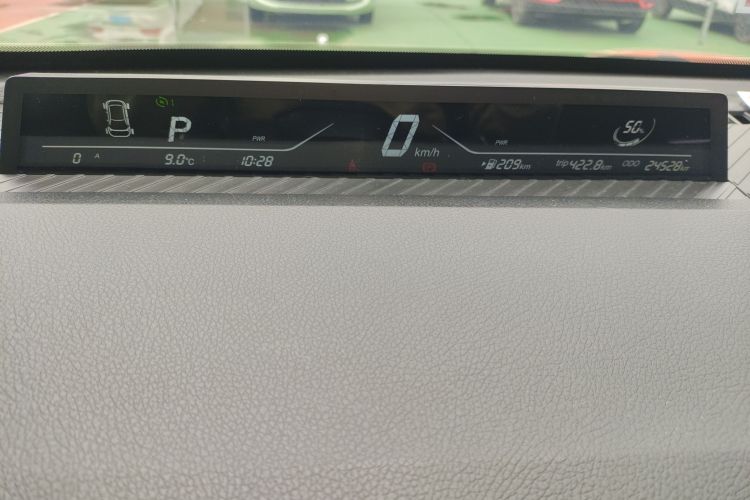 哪吒汽车 哪吒V 2023 汽车图片 #16