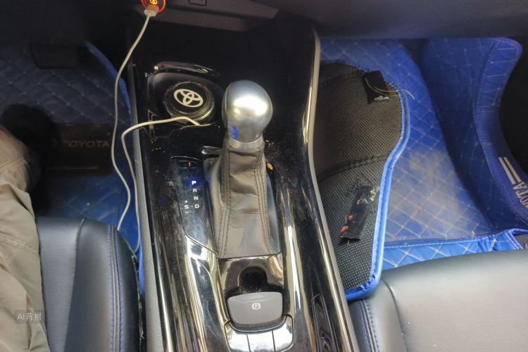 Toyota C-HR 2021 car image #16