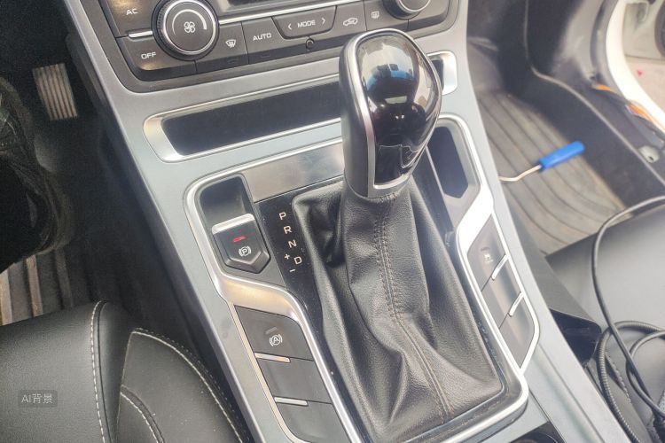 Emgrand 2018 car image #16