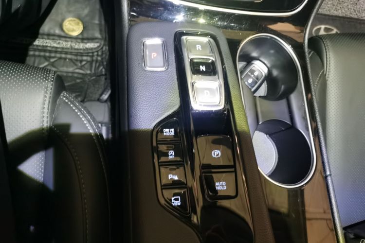 Hyundai Santa Fe 2022 car image #16