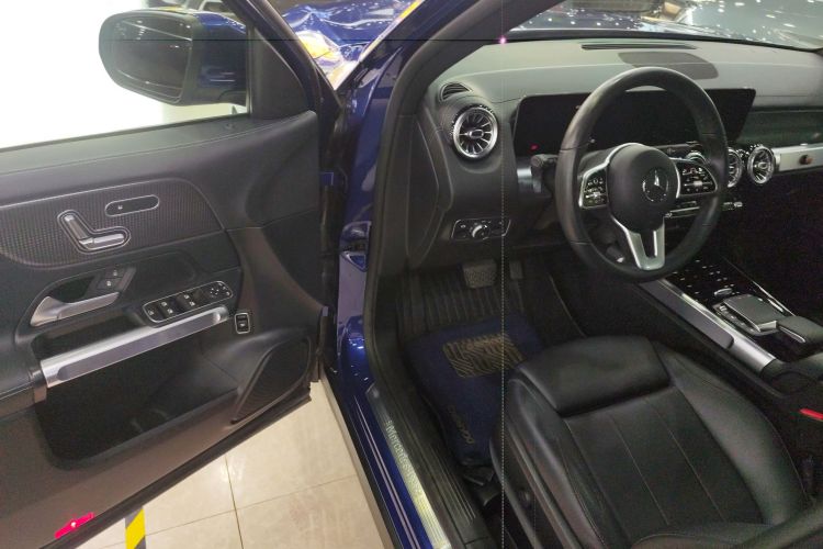 Mercedes-Benz GLB Class 2020 car image #16