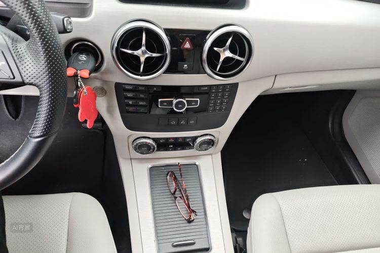 Mercedes-Benz GLK Class 2014 car image #16