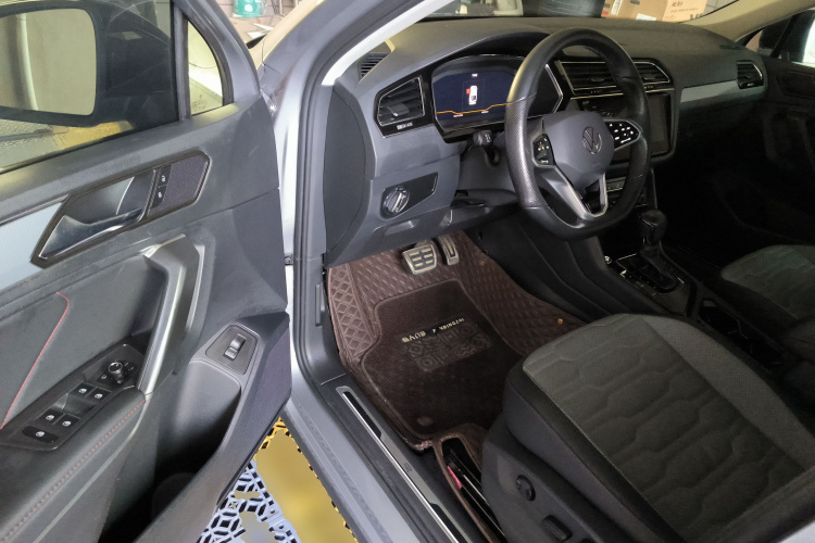 Volkswagen Tiguan X 2021 immagine di auto #16