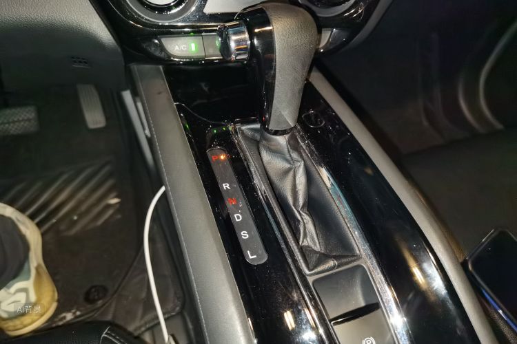 Honda VEZEL 2017 imagen de coche #16