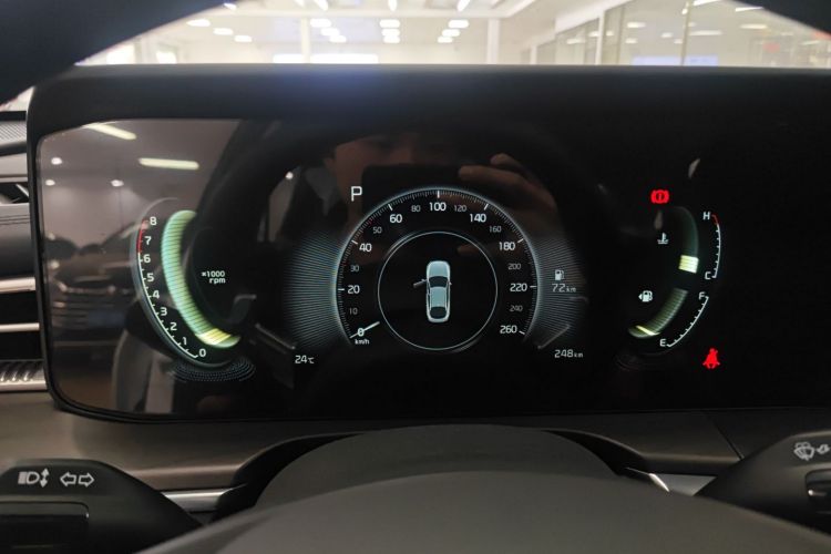 Kia K5 2025 car image #16