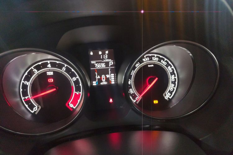 MG GT 2016 imagen de coche #16