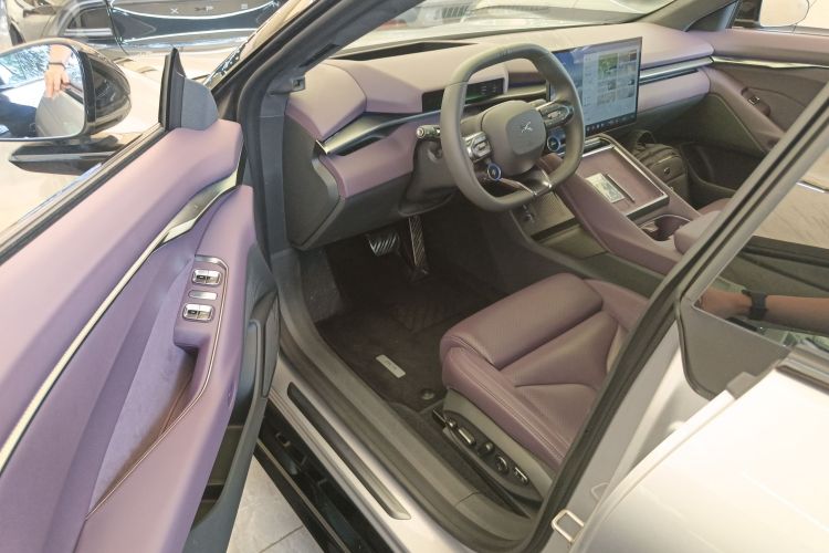 Xpeng P7 2025 imagen de coche #16