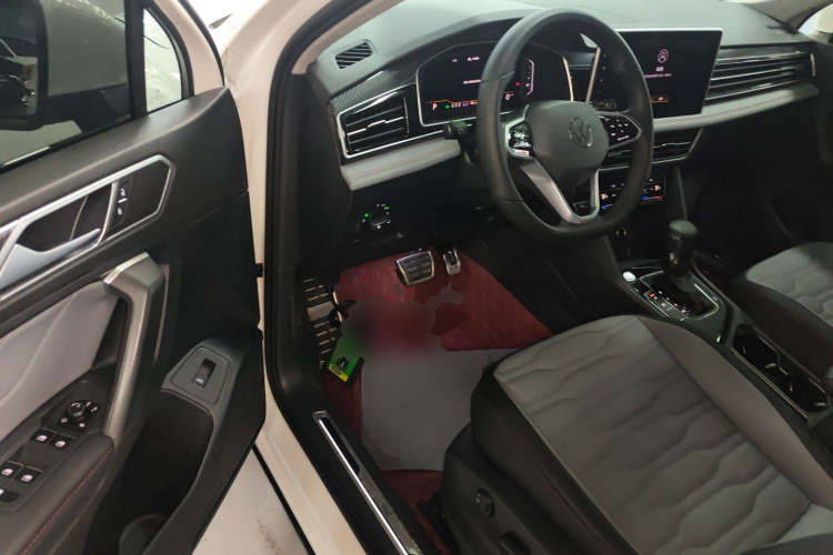 Volkswagen Tiguan X 2023 immagine di auto #16