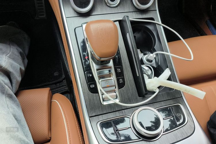 HongQi H9 2022 car image #16