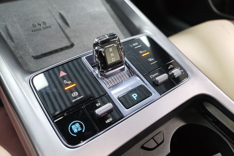 BYD Seal 07 DM-i 2024 صورة سيارة #16