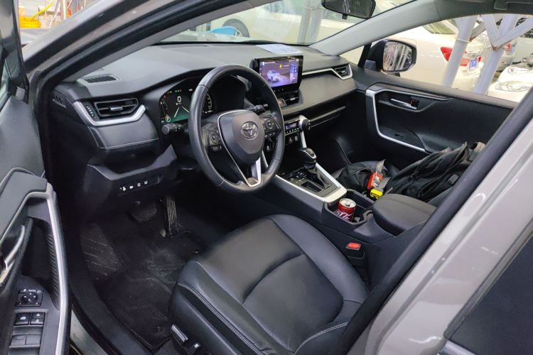 Toyota RAV4 2024 car image #16