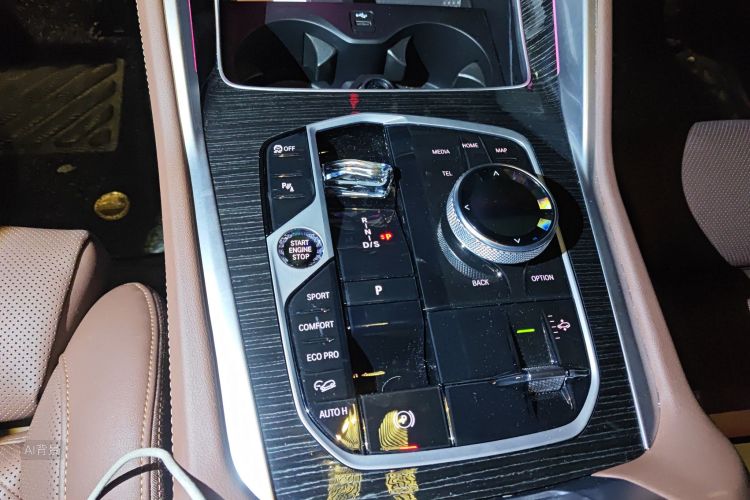 BMW X6 2024 car image #16