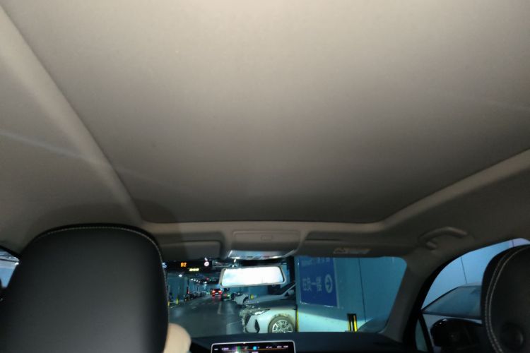 Volkswagen Tiguan L 2024 car image #16