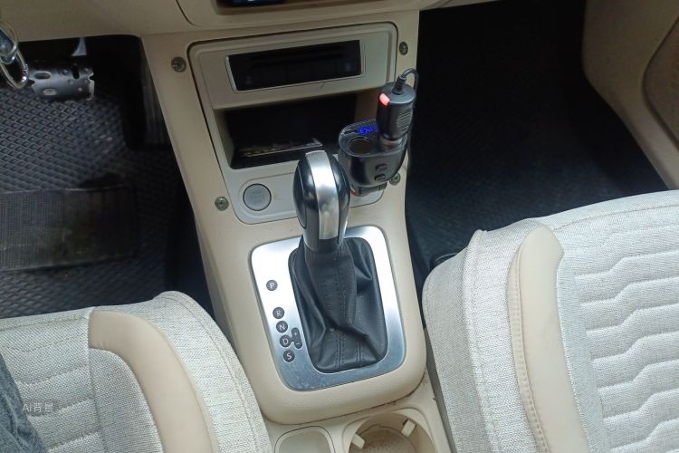 Volkswagen Tiguan 2015 car image #16