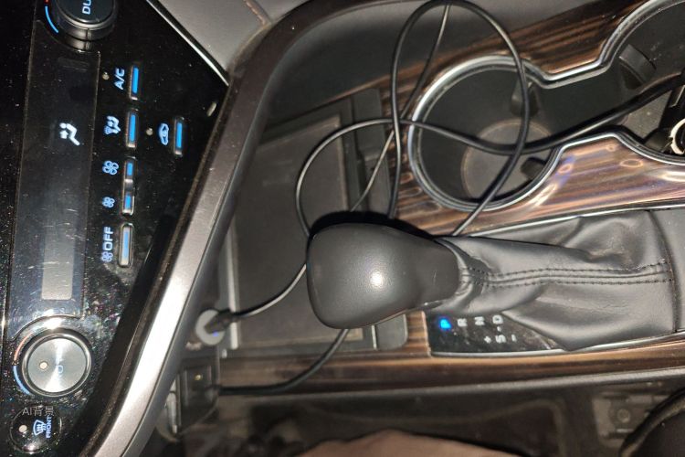 Toyota Camry 2019 immagine di auto #16