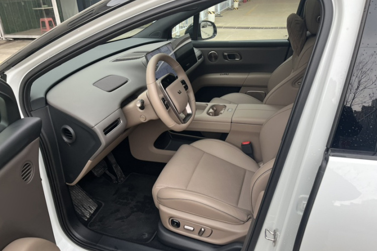 Li 2025 car image #16